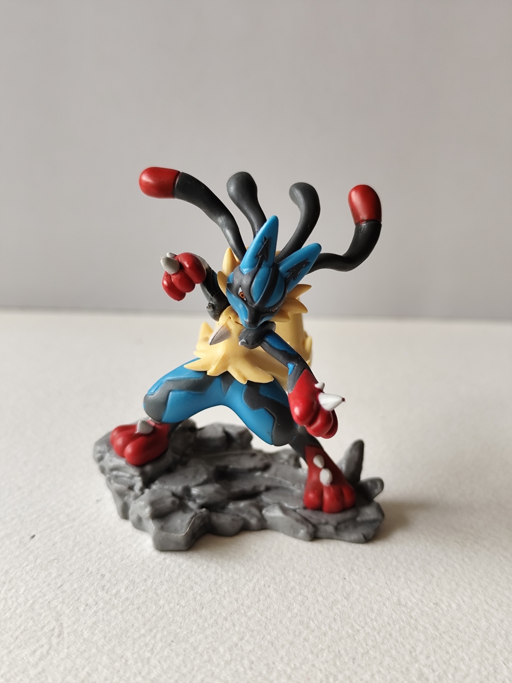 3/$25💙Pokémon TCG Mega Lucario EX 2 1/2" Toy Action Figure